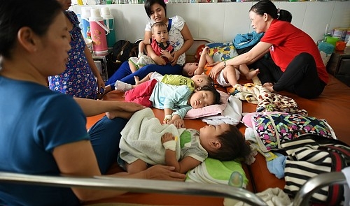 Children contracting respiratory diseases flood hospitals in HCM City