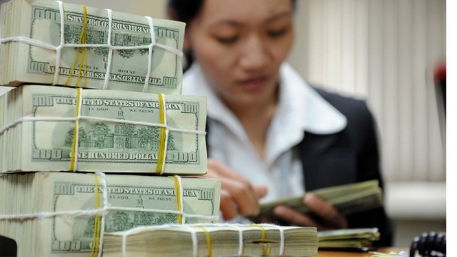 Vietnam banks allowed to resume dollar loans to exporters