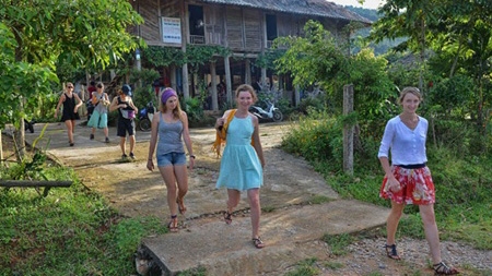 More foreign tourists visit VN in August