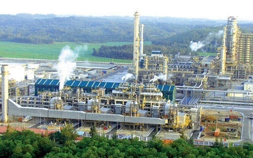 Vietnam’s sole refinery forced out of business