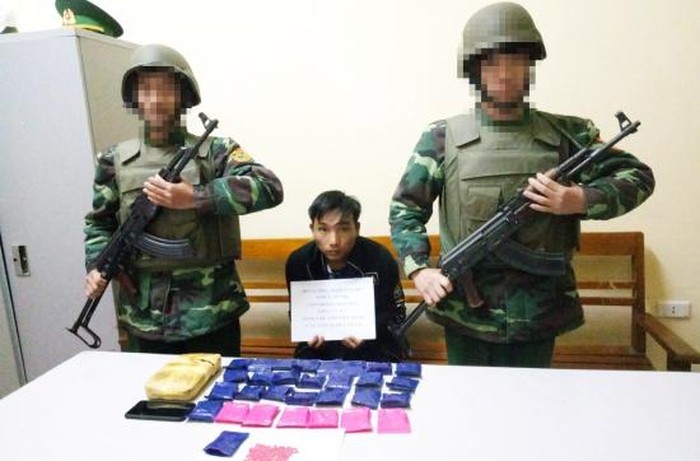 Police in Son La catch man smuggling large drugs haul