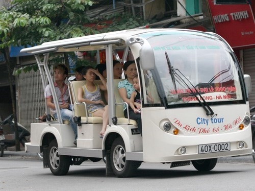 HCM City opens three electric bus routes