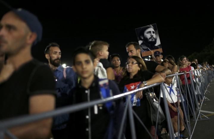 'Viva Fidel!': Tens of thousands pay last respects to Cuba's Castro