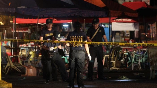 Blast kills 12 as Philippine president visits hometown