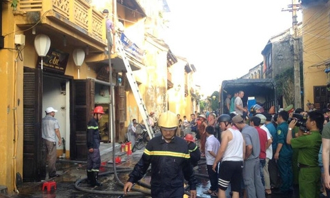 Ancient house catches fire in Hoi An