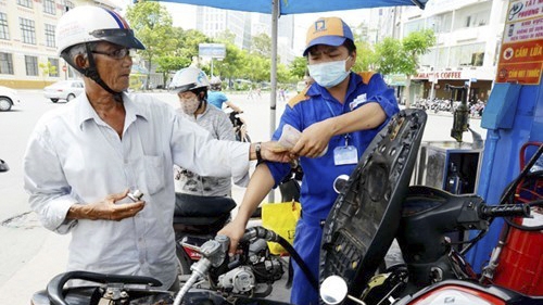 Vietnam raises gasoline prices slightly