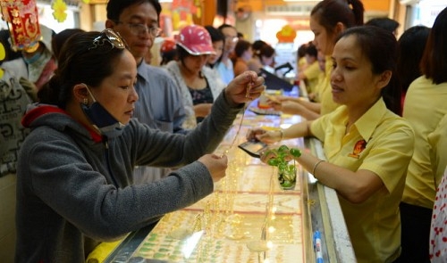 Gold no longer glitters in Vietnam as prices fall below global rates