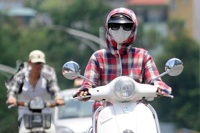 Hanoi swelters as UV index reaches alarming levels