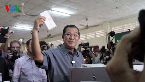 2013 Cambodian election: vote for stability