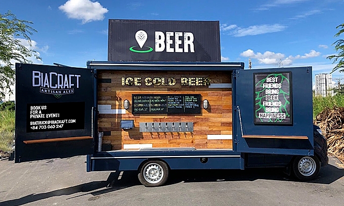 HCMC craft beer truck pulls customers in droves