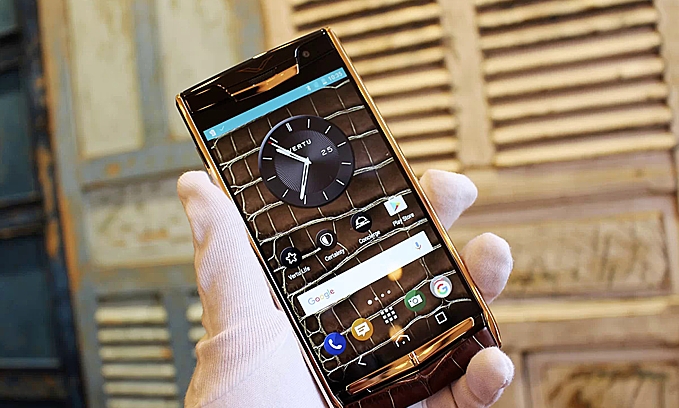 Luxury cellphone Vertu returns to Vietnam