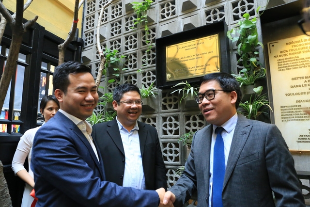 Dong Lac Communal House opens to tourists