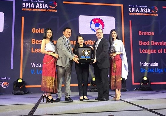 V-League 1 wins gold in “Best Developing Football League of 2018” category