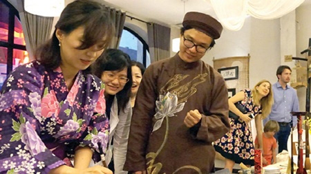 Calligraphy show celebrates Vietnamese Women's Day