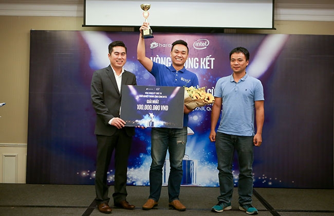 Intel’s startup contest awards 1st prize to furniture company