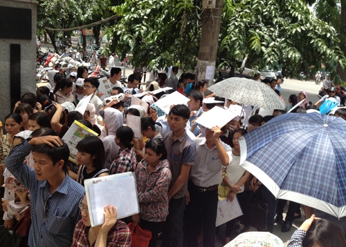 Vietnam aims to cut 2% of government jobs every year