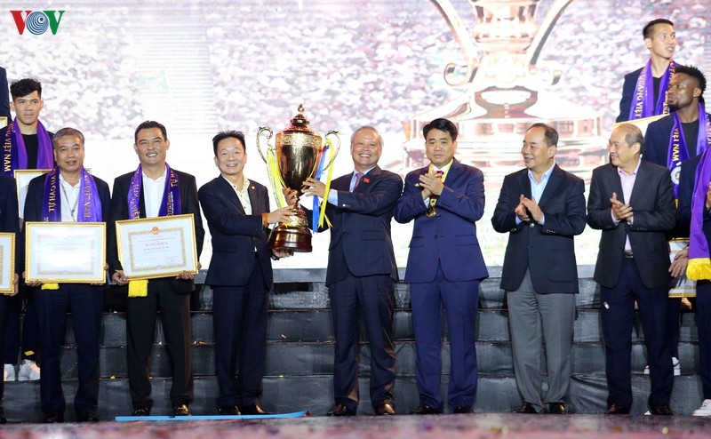 Hanoi FC enjoy impressive celebration ceremony to mark successful season