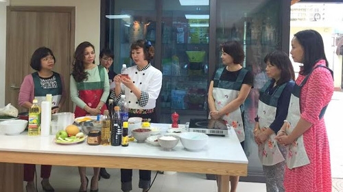 Cooking class invites Vietnamese to experience authentic Korean cuisine