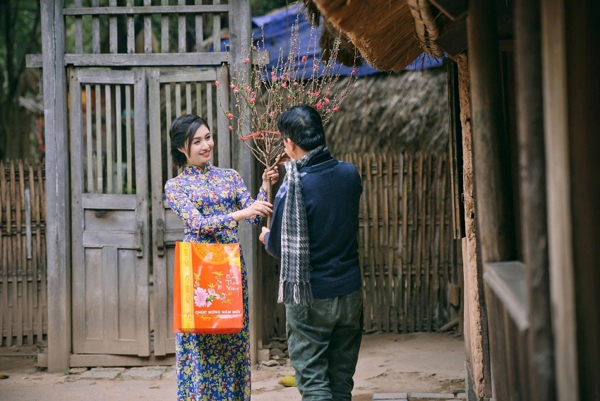 Vietnamese people journey home for the eve of Lunar New Year