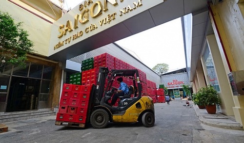 Vietnam to fully list top brewers, avoid strategic sale for now: gov't official