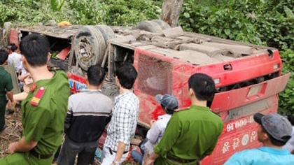 1 dead, 38 injured as bus falls into abyss in central Vietnam