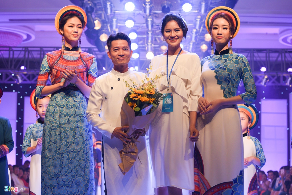 Models strut the catwalk at Thuan Viet fashion show