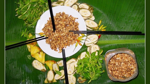 Fermented bee larvae: a gift of the Mekong Delta’s cajuput forest