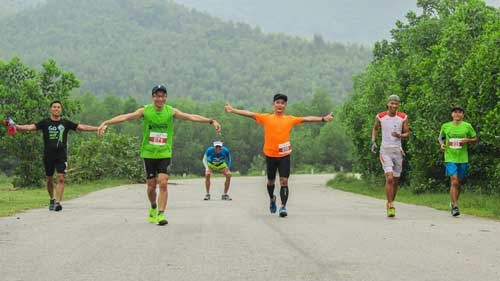 Foreigners compete in Lang Co Marathon