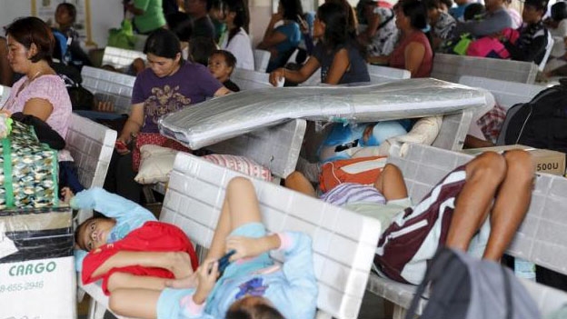 Central Philippines in darkness as typhoon Melor hits