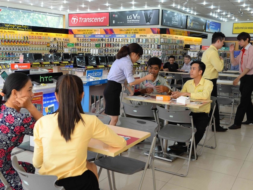 9 foreign funds buy into Vietnam's top mobile retailer