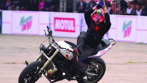 Motorbike stunt riding popular amongst Vietnamese youths