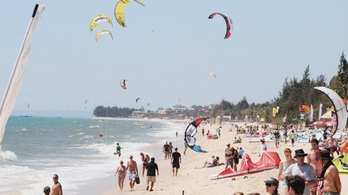 Popular central Vietnam beach reports surge in Chinese tourists