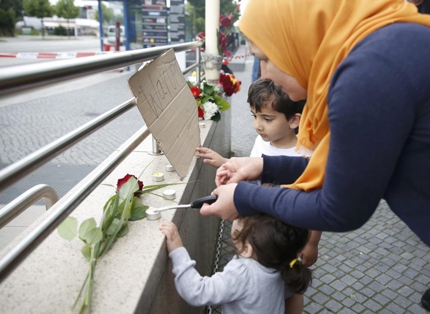 Munich gunman fixated on mass killing, had no Islamist ties