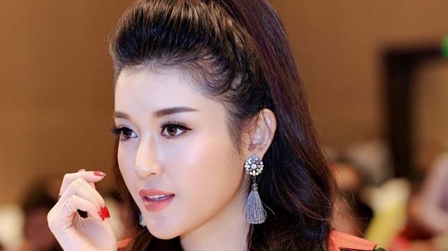 Huyen My serves as a jury member at brand representative contest