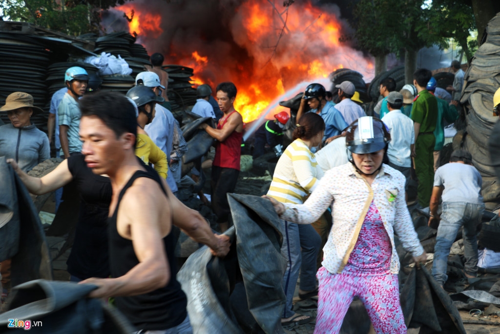 Firefighters battle flames at tire recycling facility in Quang Ngai