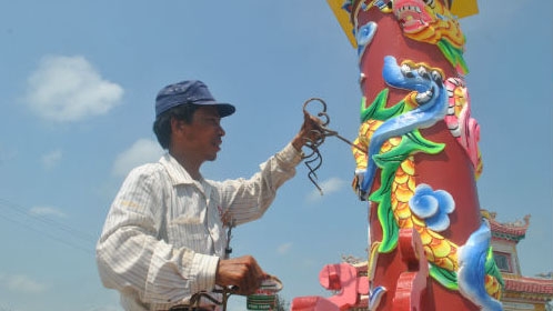 The man with the longest fingernails in Vietnam