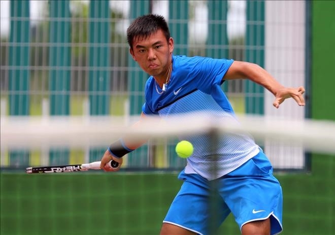 Nam wins in both singles and doubles in Singapore