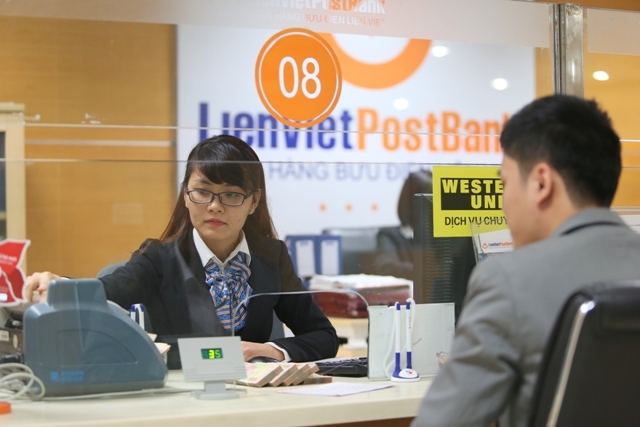 Smaller banks overtake giants in profit growth