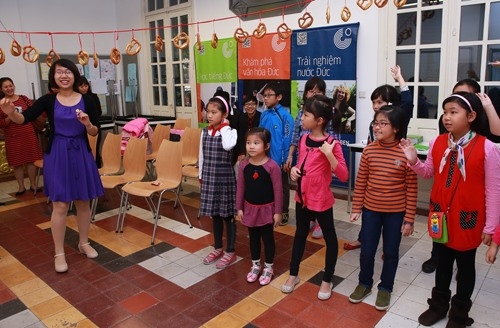 Learn languages at festive day
