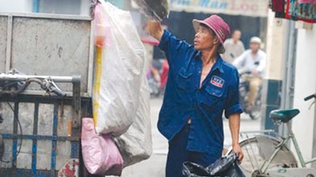 Sorting garbage at source still faces delays