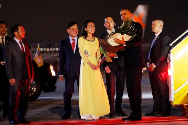 Arms embargo on Vietnam in the balance as Obama visits old foe