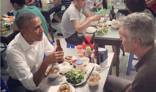 Obama tries bun cha on first night in Hanoi