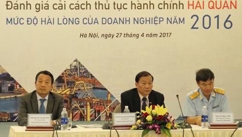 Vietnamese firms urge further cuts to customs red tape