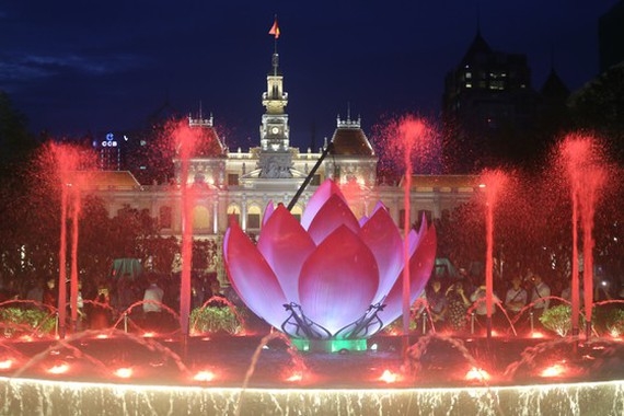 HCM City inaugurates art fountain at Nguyen Hue walking street