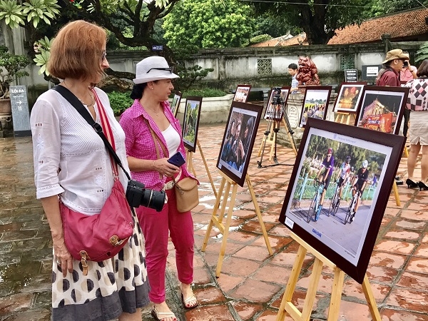 Photo exhibition showcases Hanoi’s cultural values and trait