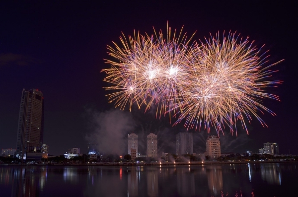 Seven foreign teams to join Danang fireworks festival
