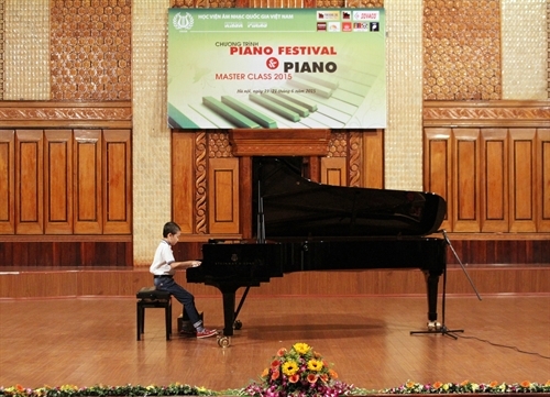 Young pianists to compete in Hanoi