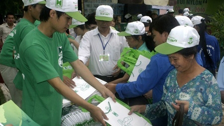 Hanoi cuts down on plastic bags