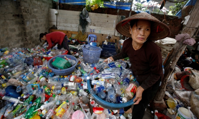 Vietnam province restricts single-use plastic in government offices