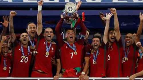 Portugal stuns France with late Eder strike in Euro final